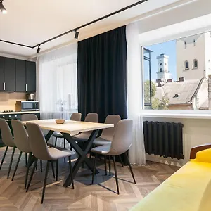 https://leogrand-apartment-on-svobody-avenue.hotelslviv.net