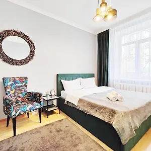 https://1-comnatnaya-na-seifullina-500.hotels-of-almaty.com