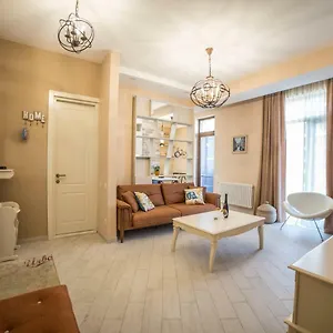 https://apartment-krcanisi.alltbilisihotels.com